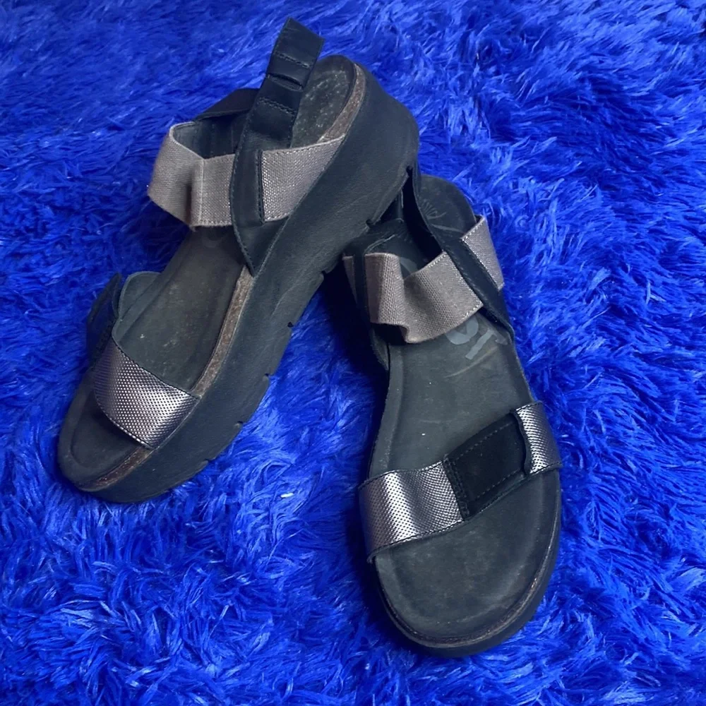 OTBT Off the Beaten Trail Pewter Gray Black Platform Sandals Size 9.5